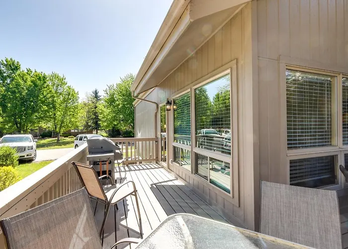 Holiday home 6 Mi To Downtown: Townhome W/ Deck Flagstaff
