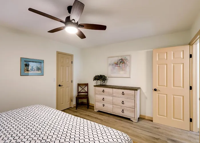 6 Mi To Downtown: Townhome W/ Deck * Flagstaff