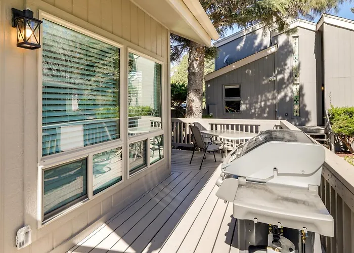 Holiday home 6 Mi To Downtown: Townhome W/ Deck *