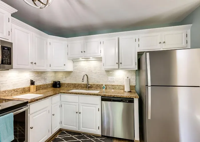 Holiday home 6 Mi To Downtown: Townhome W/ Deck