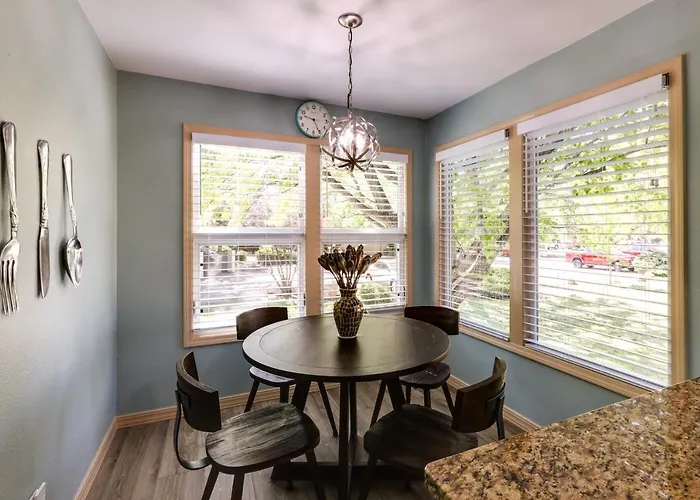 6 Mi To Downtown: Townhome W/ Deck